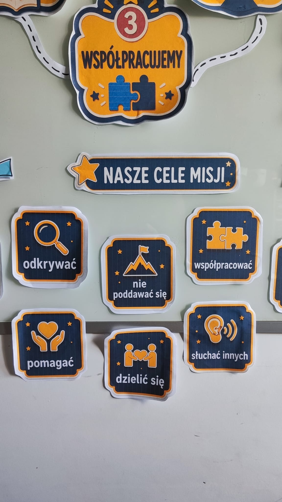 Gazetka/dekoracja. Misja: nowy rok szkolny. - obrazek 6