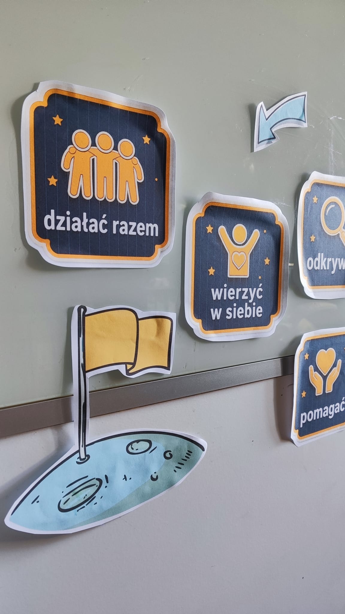 Gazetka/dekoracja. Misja: nowy rok szkolny. - obrazek 5