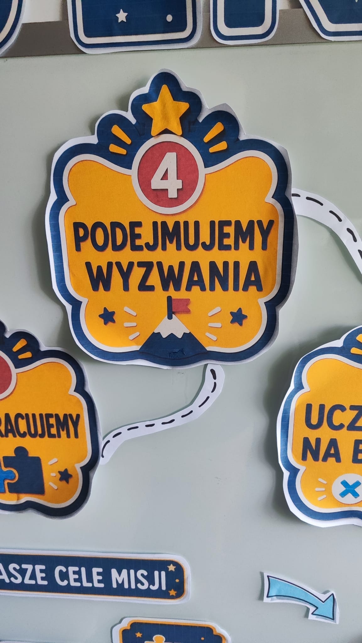 Gazetka/dekoracja. Misja: nowy rok szkolny. - obrazek 8