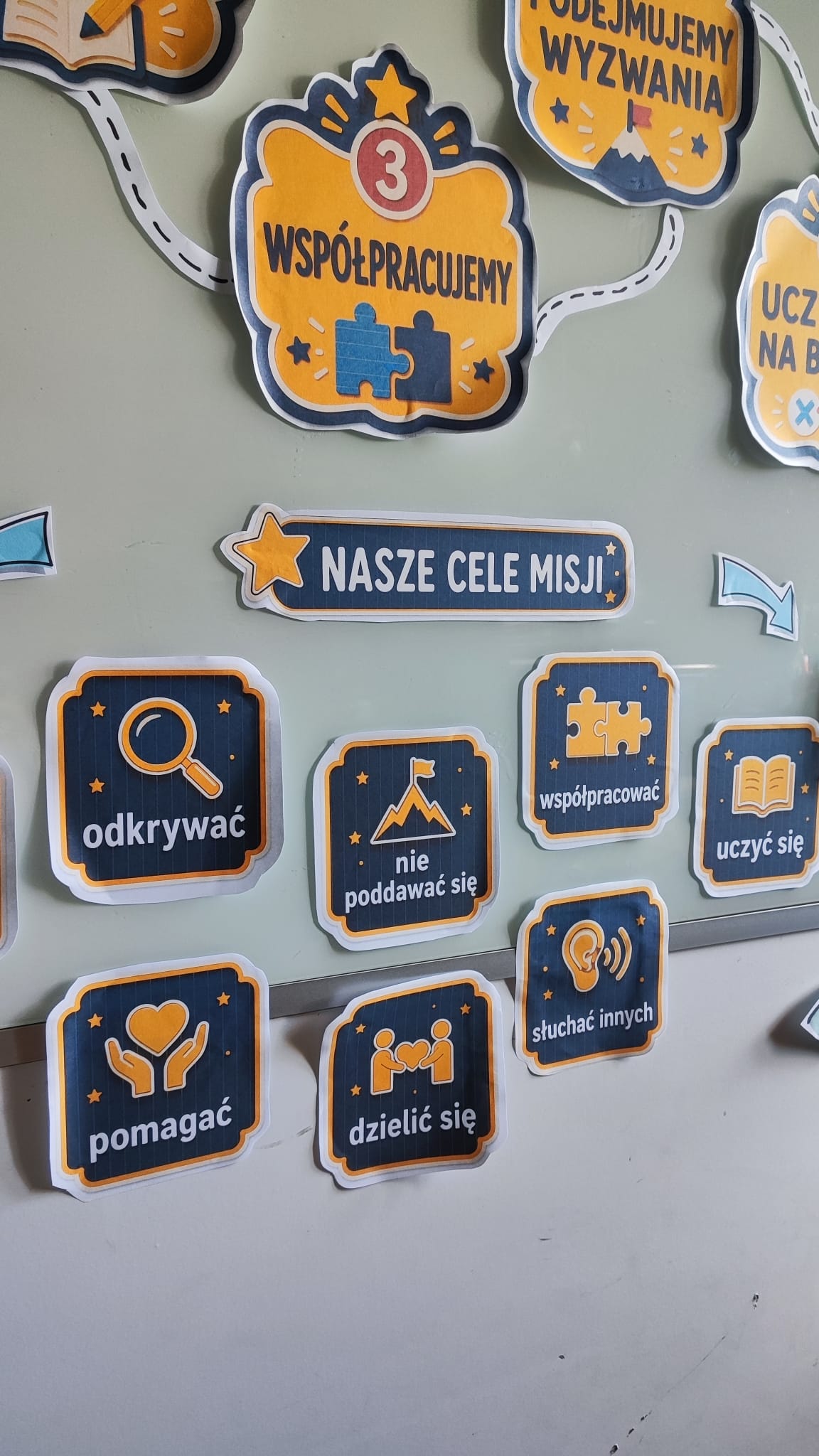 Gazetka/dekoracja. Misja: nowy rok szkolny. - obrazek 4